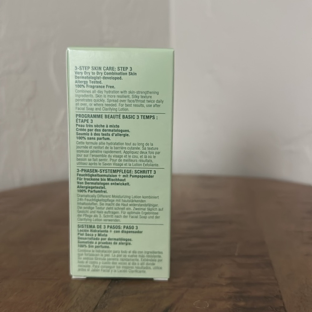 ✨ Clinique Dramatically Different Lotion - Picture 3 of 4